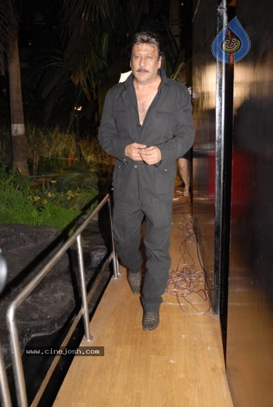 Bollywood Stars walk The Ramp For Archana Kochhar  - 21 / 49 photos