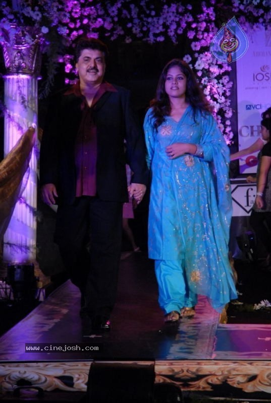 Bollywood Stars walk The Ramp For Archana Kochhar  - 25 / 49 photos