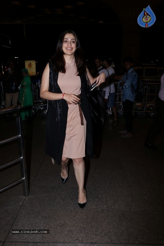 Bollywood Top Actresses Spotted at Airport - 9 / 42 photos