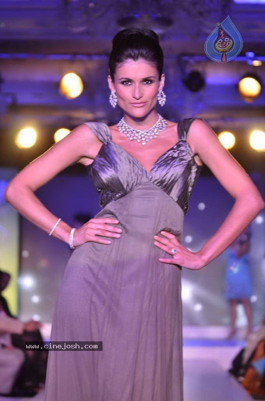 Bollywood Top Models at Rose Fashion Show - 5 / 154 photos