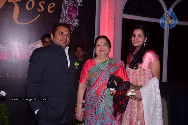 Bollywood Top Models at Rose Fashion Show - 50 / 154 photos