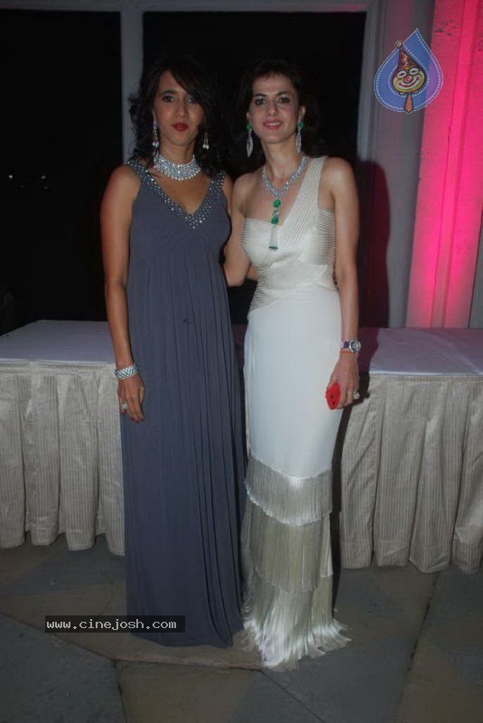 Bollywood Top Models at Rose Fashion Show - 77 / 154 photos