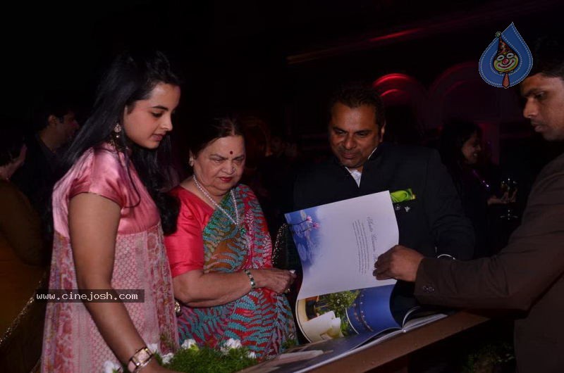 Bollywood Top Models at Rose Fashion Show - 84 / 154 photos