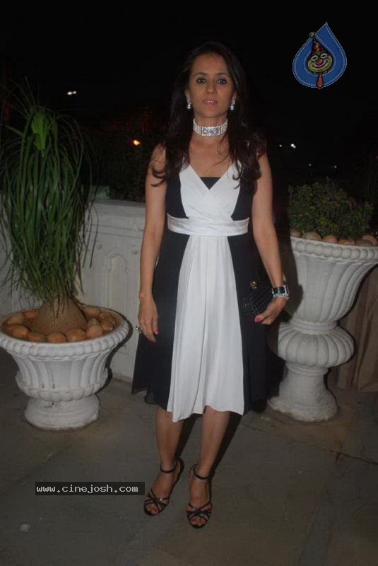 Bollywood Top Models at Rose Fashion Show - 98 / 154 photos