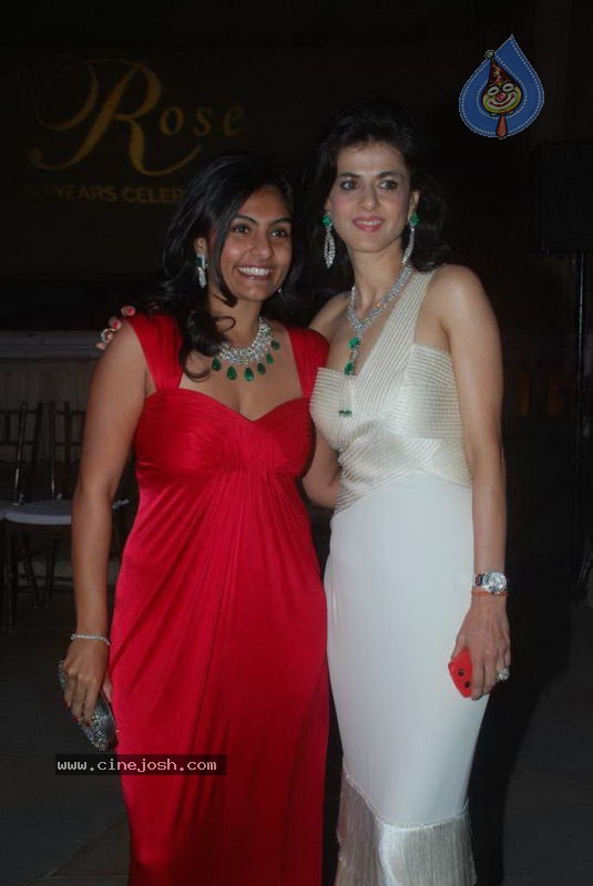 Bollywood Top Models at Rose Fashion Show - 102 / 154 photos