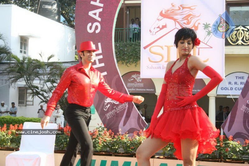 Bollywood Top Models at SIPL Race - 11 / 45 photos