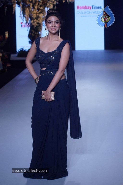 Bombay Times Fashion Week - 24 / 52 photos
