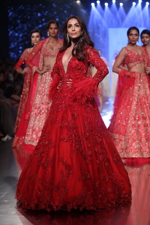 Bombay Times Fashion Week 2019 - 11 / 41 photos