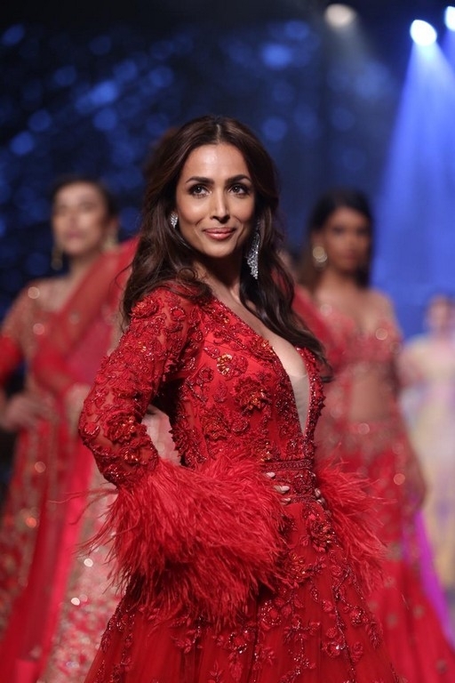 Bombay Times Fashion Week 2019 - 13 / 41 photos