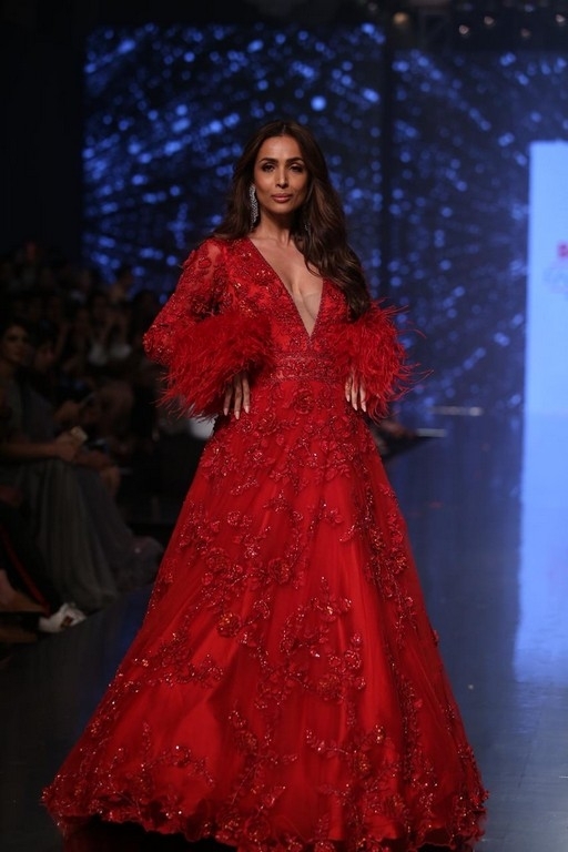 Bombay Times Fashion Week 2019 - 36 / 41 photos