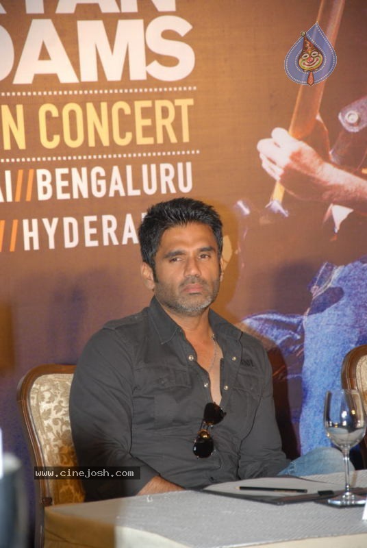 Bryan Adams Live in Concert Press Meet - 3 / 25 photos