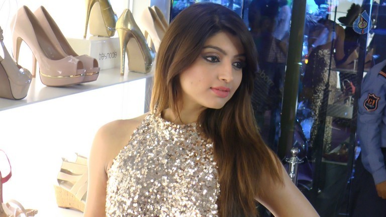 Calendar Girls at Glamorous Shopping Extravaganza - 24 / 27 photos