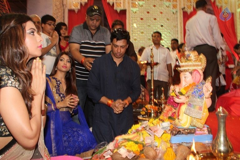 Calendar Girls Team at Andheri Cha Raja - 35 / 42 photos