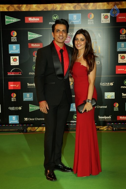 Celebrities at 17th Nexa IIFA Awards - 2 / 81 photos