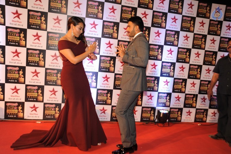 Celebrities at 22nd Annual Star Screen Awards - 15 / 82 photos