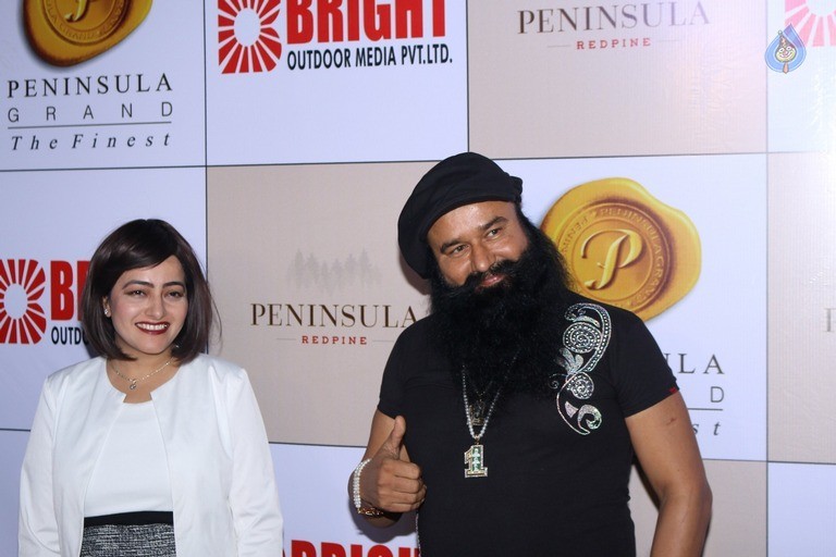 Celebrities at 3rd Bright Award Event - 24 / 50 photos
