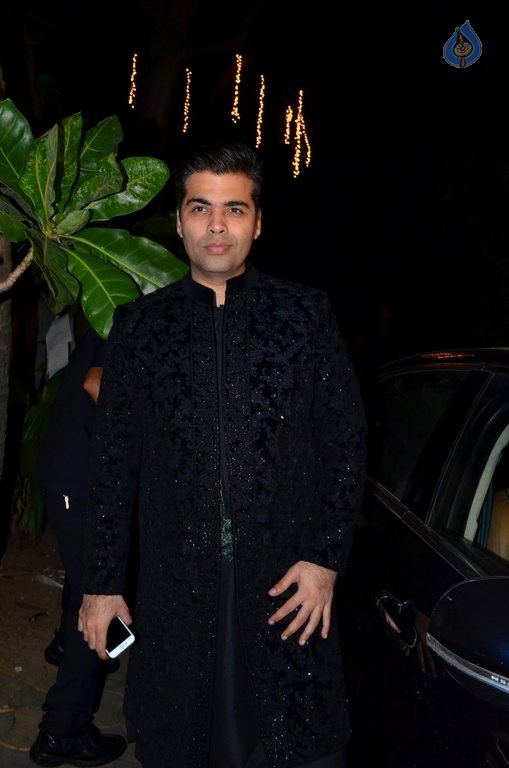 Celebrities at Akshay Kumar Hosted Diwali Party 2015  - 8 / 42 photos