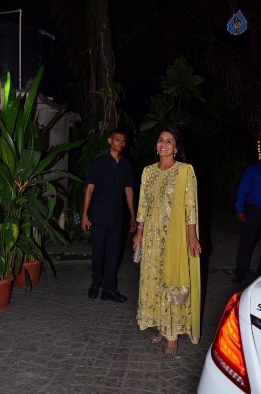 Celebrities at Akshay Kumar Hosted Diwali Party 2015  - 12 / 42 photos