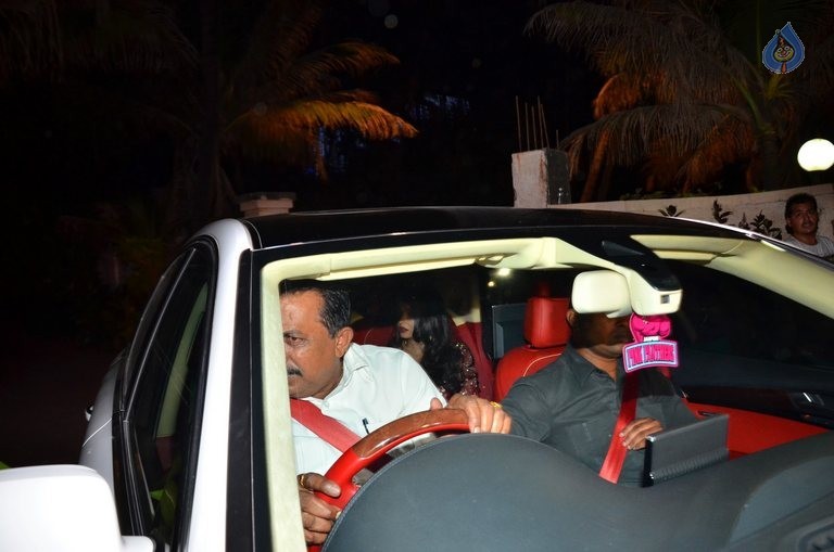Celebrities at Akshay Kumar Hosted Diwali Party 2015  - 19 / 42 photos
