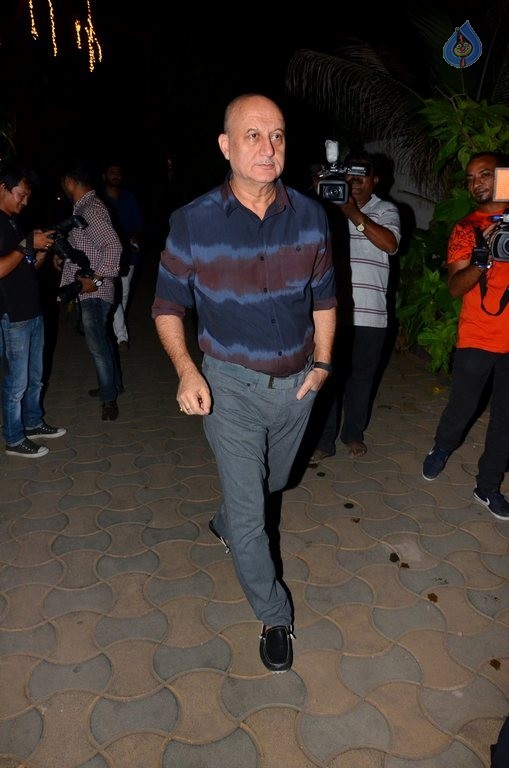 Celebrities at Akshay Kumar Hosted Diwali Party 2015  - 21 / 42 photos