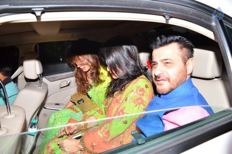 Celebrities at Akshay Kumar Hosted Diwali Party 2015  - 25 / 42 photos