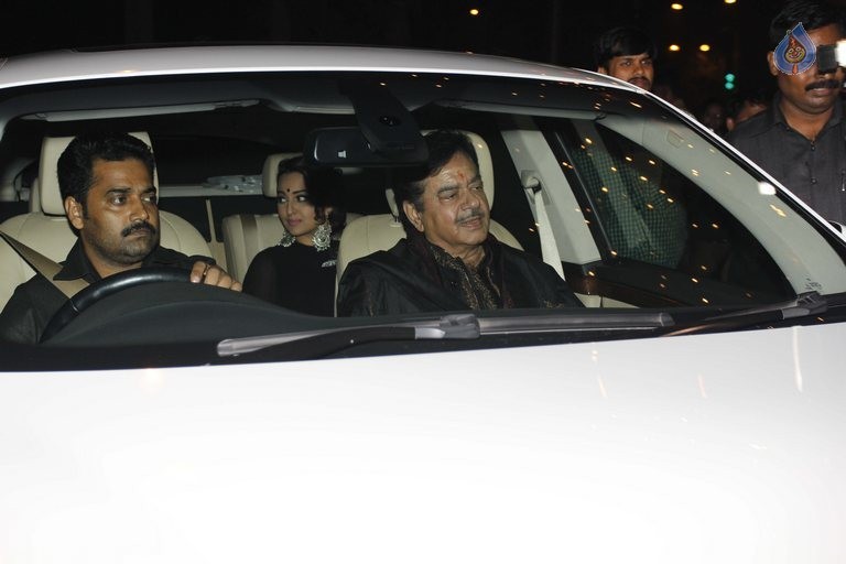 Celebrities at Amitabh Bachchan Hosted Diwali 2015 Party 1 - 106 / 106 photos