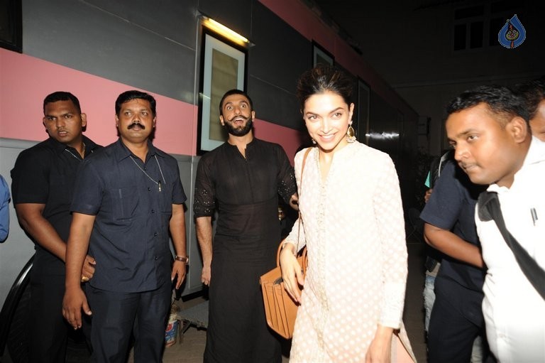 Celebrities at Bajirao Mastani Screening Photos - 27 / 40 photos