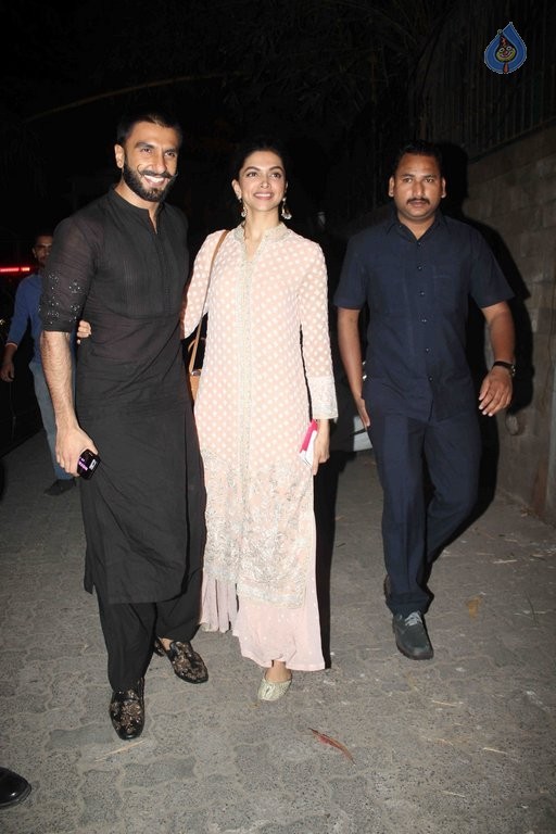 Celebrities at Bajirao Mastani Screening Photos - 37 / 40 photos