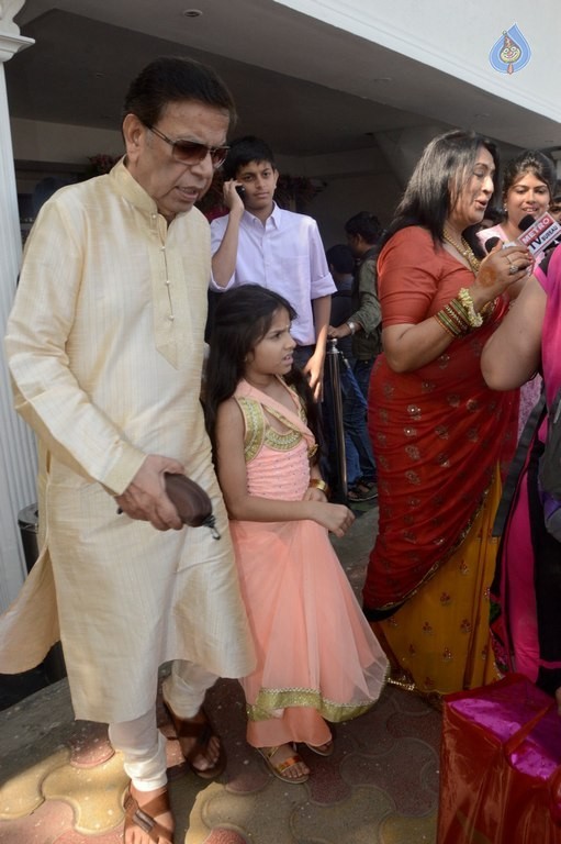 Celebrities at Bipasha Basu Mehndi Ceremony - 1 / 41 photos