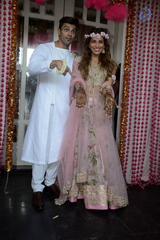 Celebrities at Bipasha Basu Mehndi Ceremony - 5 / 41 photos