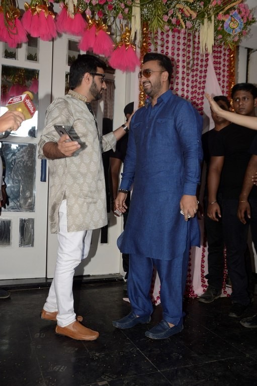 Celebrities at Bipasha Basu Mehndi Ceremony - 28 / 41 photos