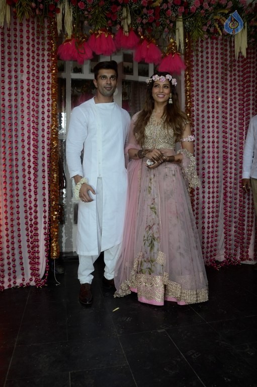 Celebrities at Bipasha Basu Mehndi Ceremony - 30 / 41 photos