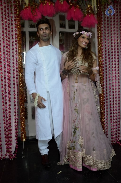 Celebrities at Bipasha Basu Mehndi Ceremony - 34 / 41 photos