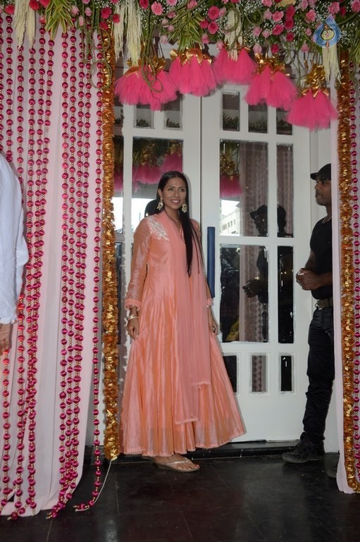 Celebrities at Bipasha Basu Mehndi Ceremony - 39 / 41 photos