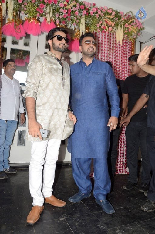 Celebrities at Bipasha Basu Mehndi Ceremony - 41 / 41 photos