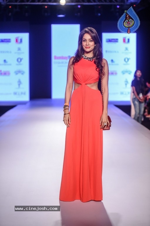 Celebrities at Bombay Times Fashion Week - 25 / 55 photos