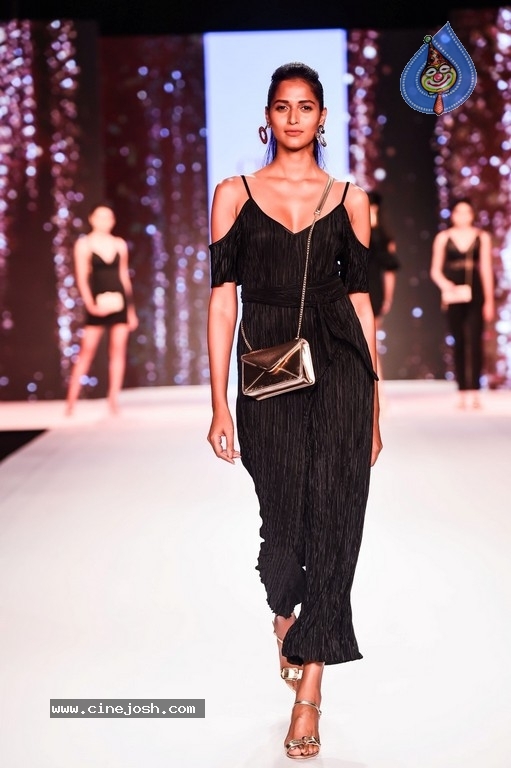 Celebrities at Bombay Times Fashion Week - 35 / 55 photos