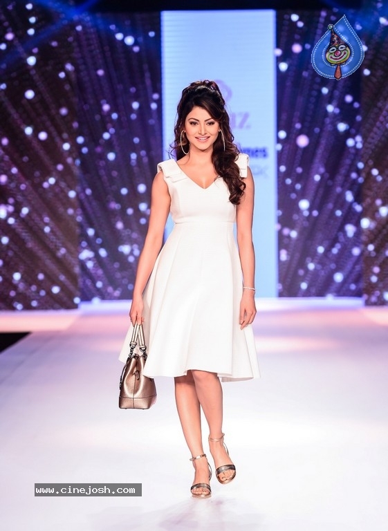 Celebrities at Bombay Times Fashion Week - 40 / 55 photos