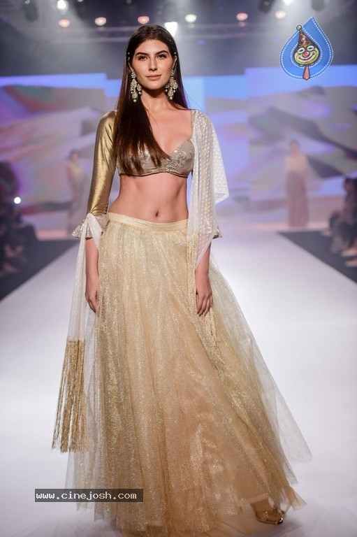 Celebrities at Bombay Times Fashion Week - 42 / 55 photos