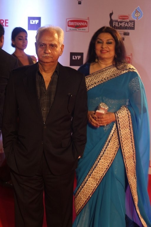 Celebrities at Filmfare 2016 Awards 1 - 31 / 84 photos