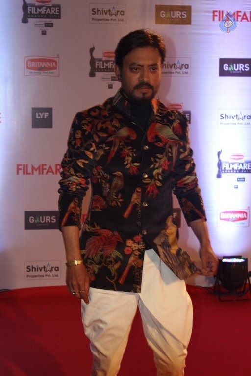 Celebrities at Filmfare 2016 Awards 2 - 24 / 80 photos