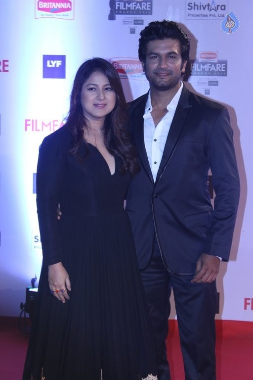 Celebrities at Filmfare 2016 Awards 2 - 38 / 80 photos