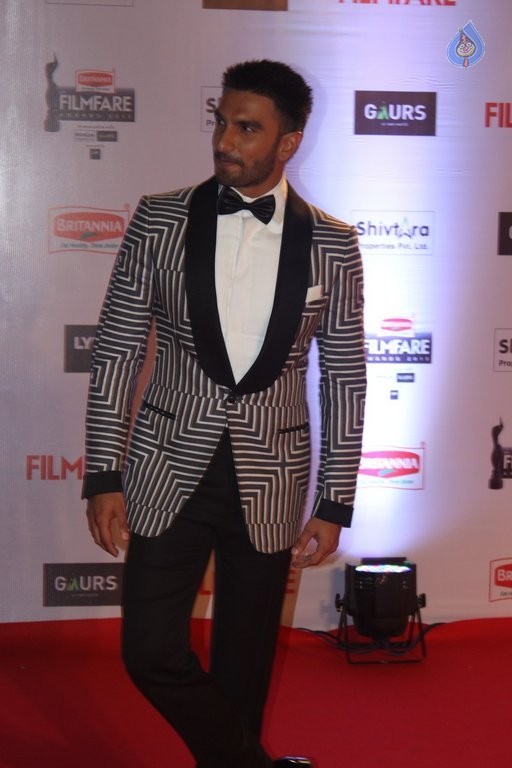 Celebrities at Filmfare 2016 Awards 2 - 69 / 80 photos