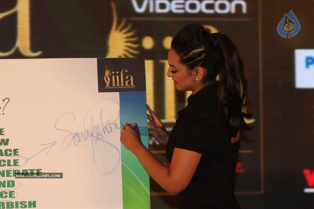 Celebrities at IIFA 2012 Press Meet  - 3 / 55 photos