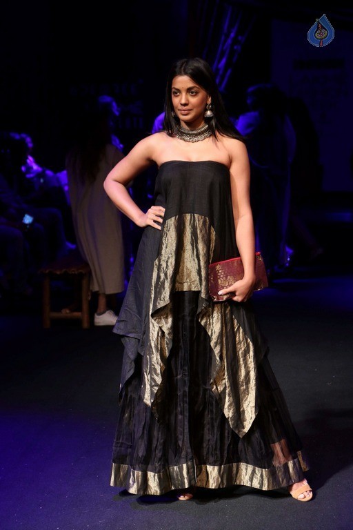 Celebrities at LFW Summer Resort 2017 - 22 / 71 photos
