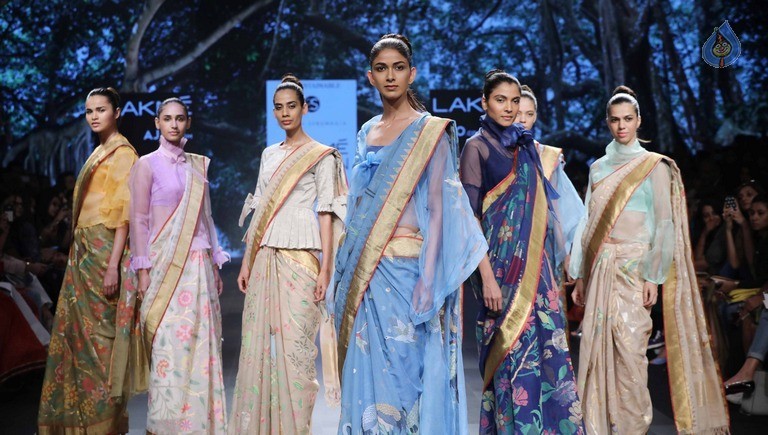 Celebrities at LFW Summer Resort 2017 - 59 / 71 photos