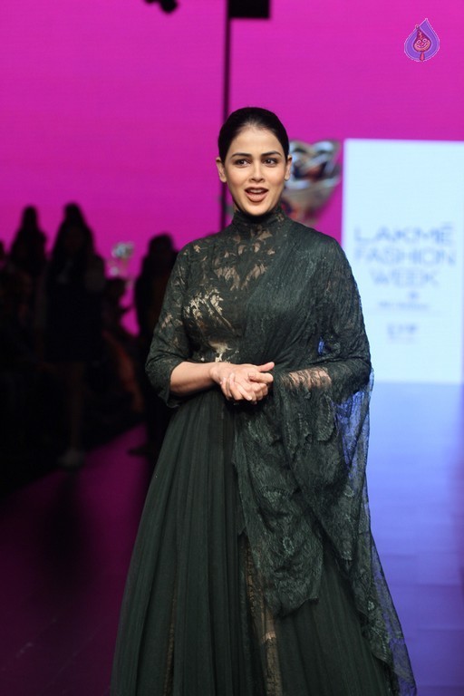 Celebrities at LFW Winter Festive 2016 - 12 / 42 photos