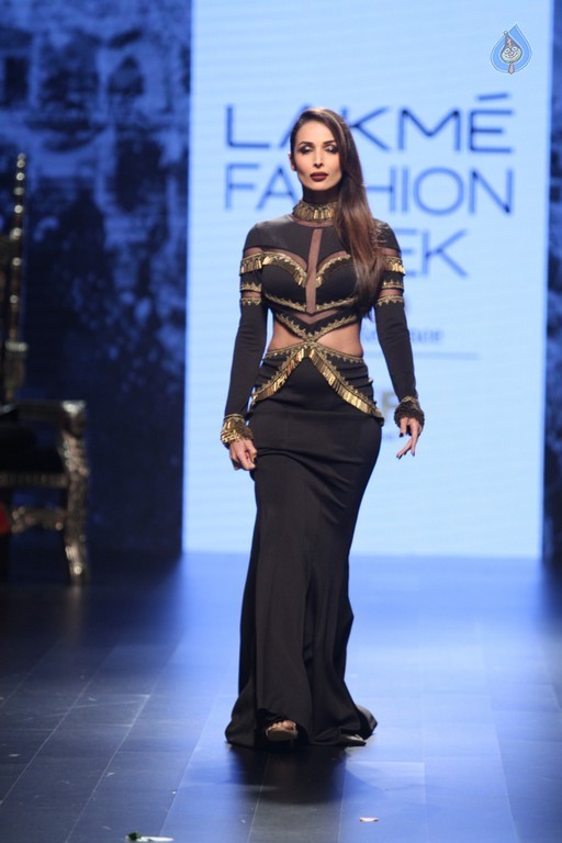Celebrities at LFW Winter Festive 2016 - 19 / 42 photos