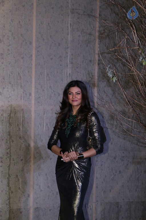 Celebrities at Manish Malhotra Birthday Bash - 49 / 80 photos