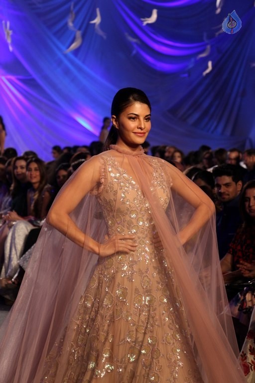 Celebrities at Manisha Malhotra LFW 2016 Show - 12 / 52 photos
